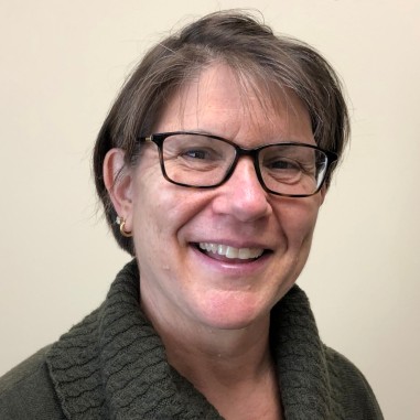 Sue Litynski headshot