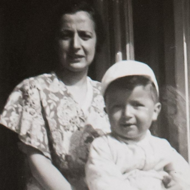Roald Hoffmann as a boy with his mother