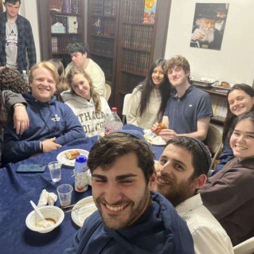 Students enjoying an Ithaca College Chabad dinner