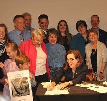 JR test holo signing