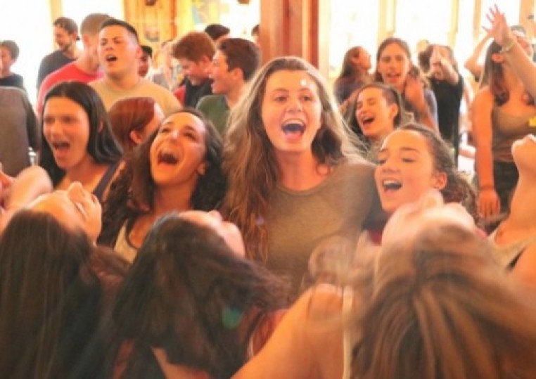 Kids singing at summer camp - Jewish Nevada
