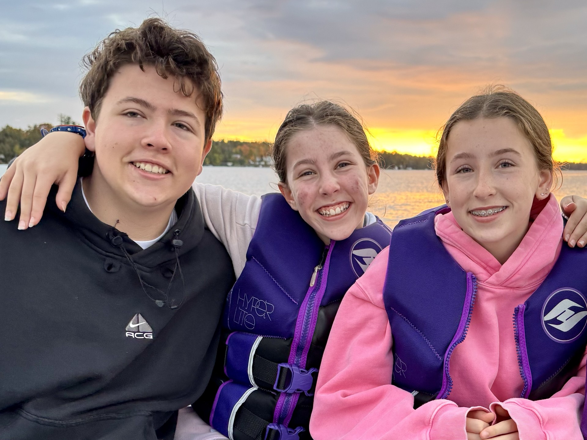 Jonah, Noa, Harper Debow