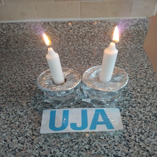 Child/children holding signs of supprt